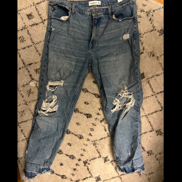 Abercrombie Ripped High Rise Mom Jean - Medium Ripped Wash Size 32 / 14 - Picture 2 of 2